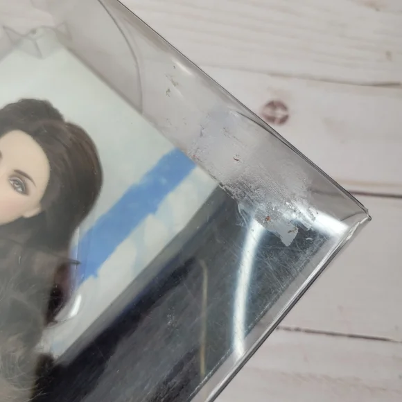 Barbie Twilight Breaking Dawn Part 2 Bella Doll - Picture 4 of 4